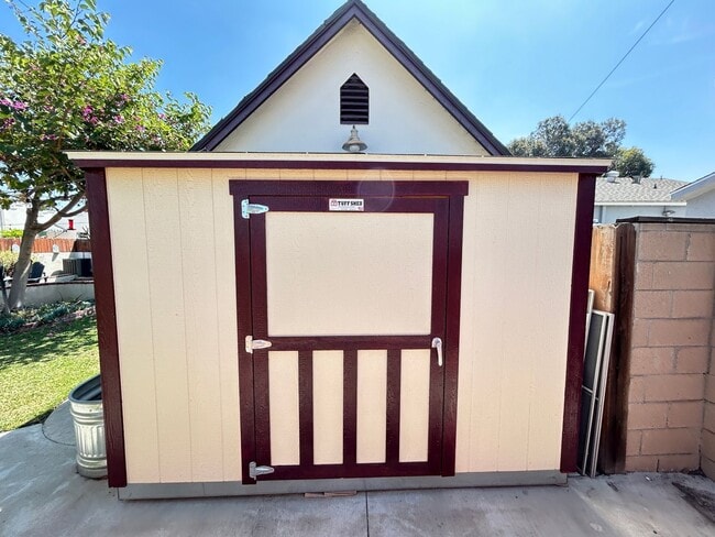 Building Photo - Truly Adorable Tudor Style 2 Bed 1 Bath Home in Anaheim!