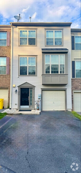 Building Photo - 8212 Carinoso Way