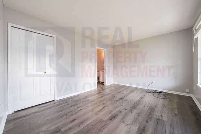Building Photo - Beautifully maintained 3 Bed 2 Bath Home i...
