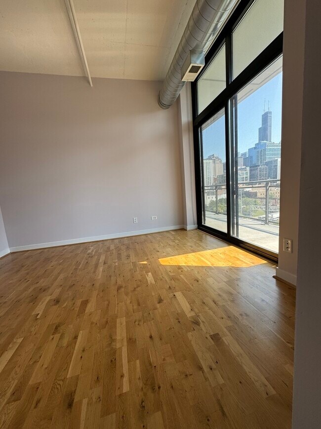 Building Photo - 740 W Fulton St