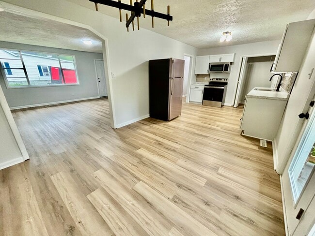 Building Photo - 3 Bedroom Ranch for Rent!