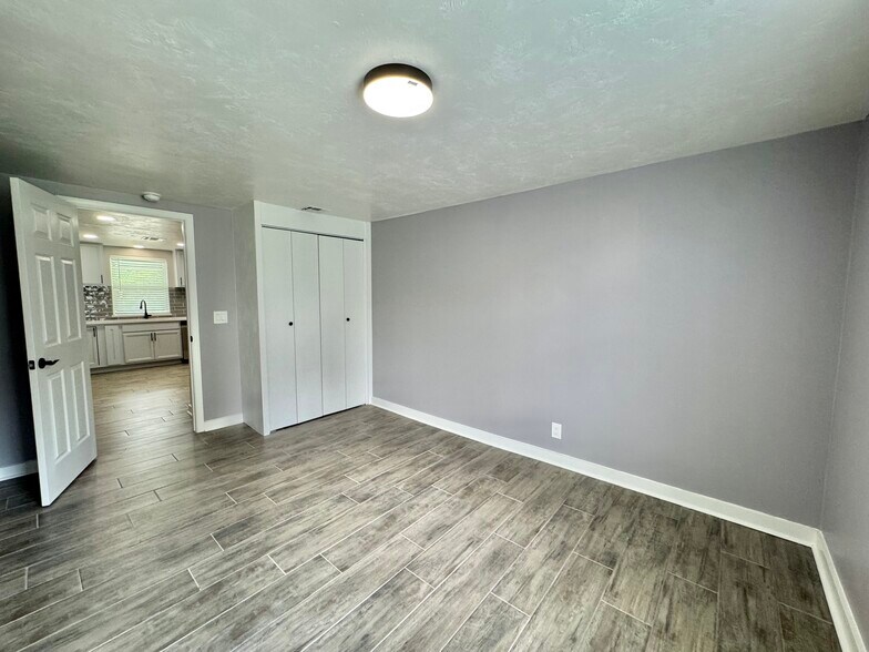 Building Photo - 2144 Westchester Dr