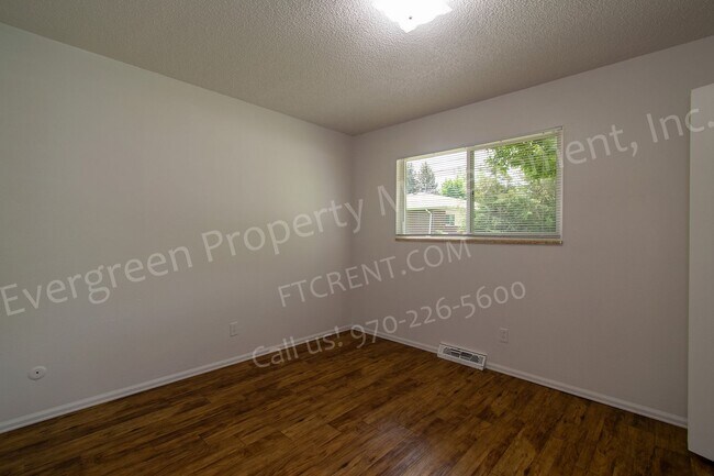 Building Photo - 2439 Clearview Ave