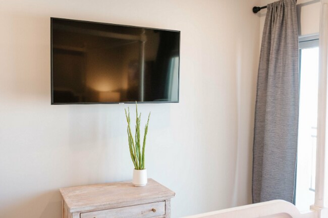 Building Photo - Short term lease options! Spacious Condo in Washington