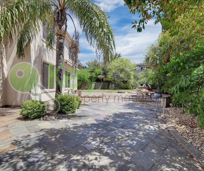 Building Photo - 208 Otter Glen Ct