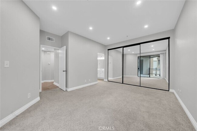 Building Photo - 2559 Plaza del Amo