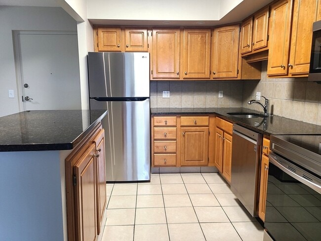 Building Photo - 576 Washington St