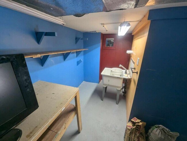 Building Photo - CS-129 W Main Street