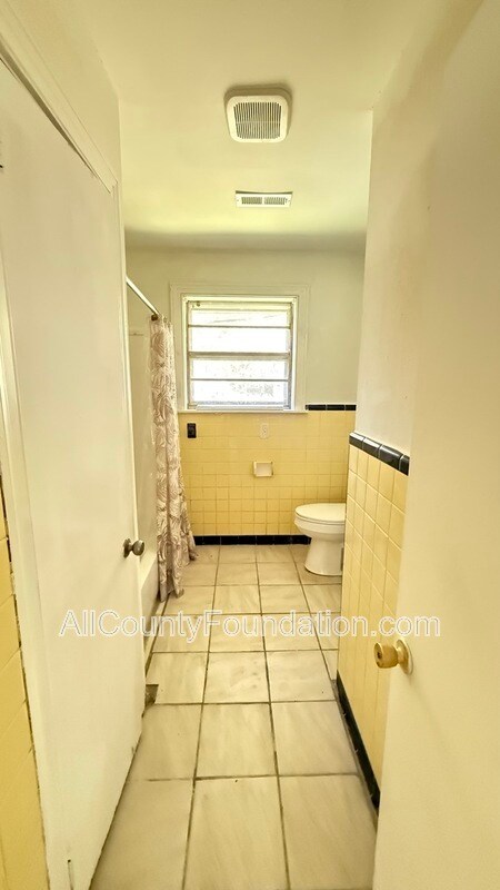 Building Photo - 5613 Parana St