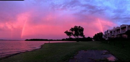 Building Photo - 402 Oakbrook Dr