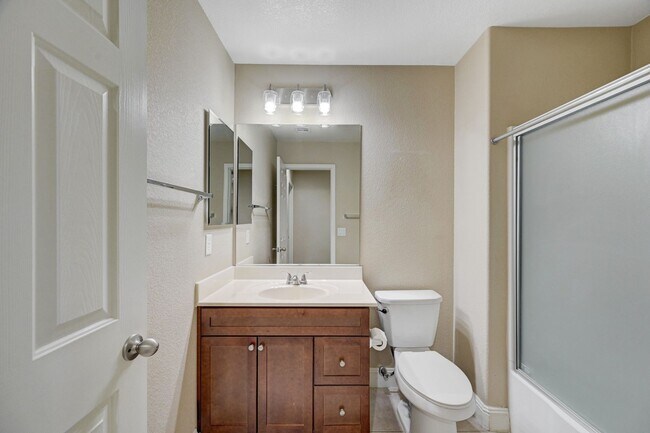 Building Photo - Beautiful 3BR Toscana Home