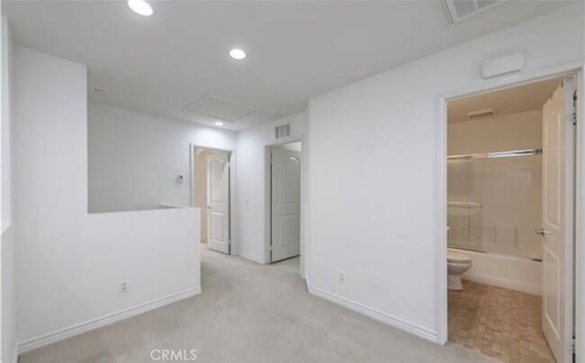 Building Photo - 31 Quartet-