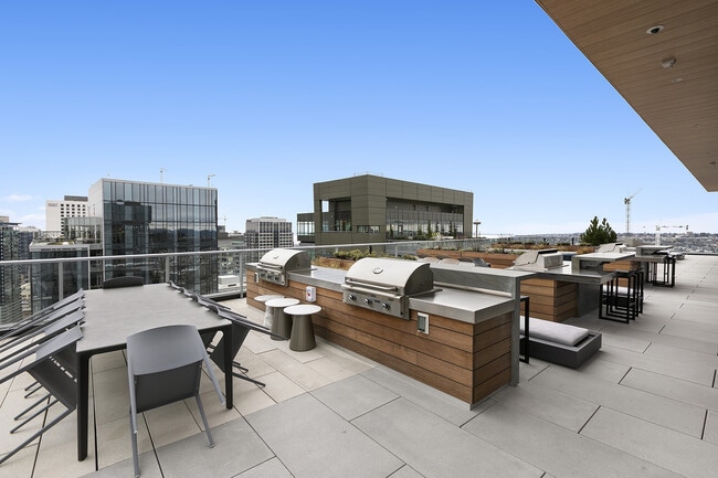 Building Photo - Nexus Condominium - 1 bedroom + den