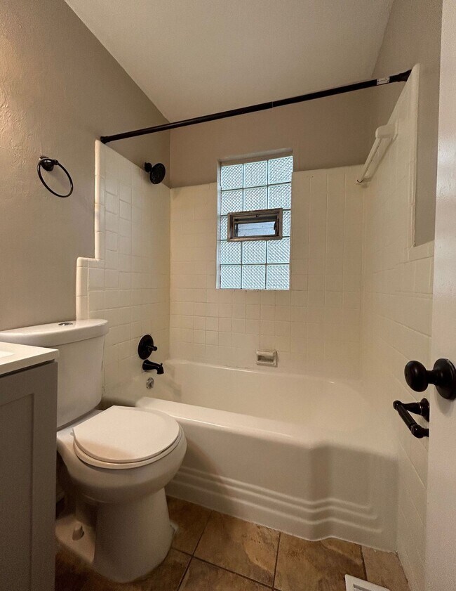 Building Photo - 1337 Odessa Dr