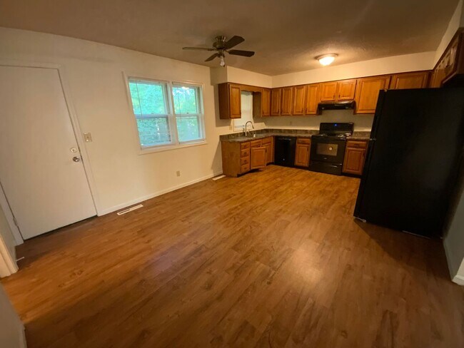 Building Photo - 207-207 Briarcrest Ct