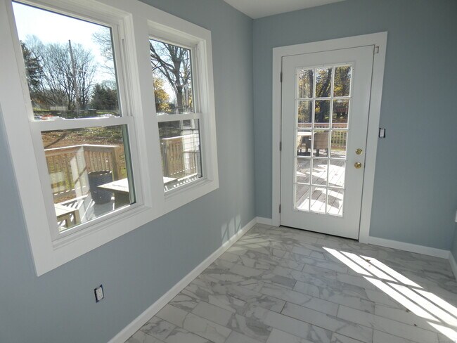 Building Photo - 6 Greenfield Dr