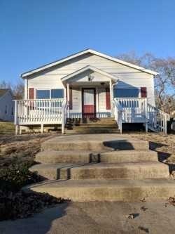 Building Photo - Looking for a home or an office space...Come take a look!!