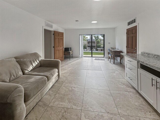 Building Photo - 15730 SW 103rd Ave