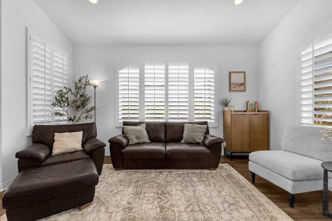 Building Photo - 52233 Rosewood Ln