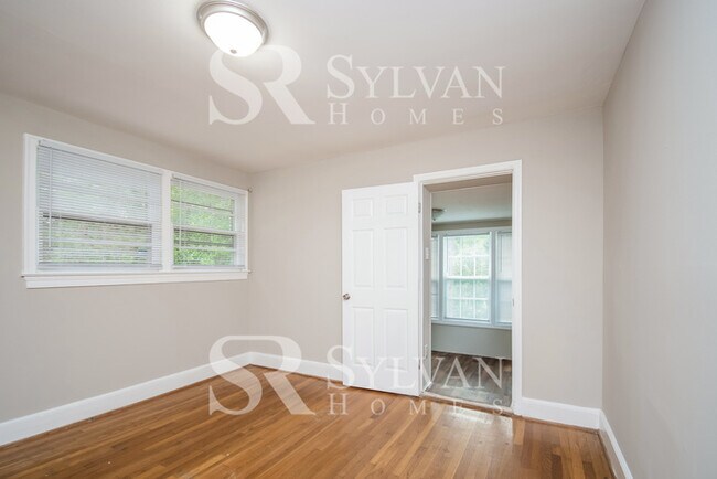 Building Photo - Where Charm Meets Comfort