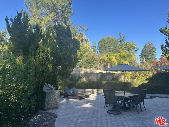 Building Photo - 26065 Redbluff Dr