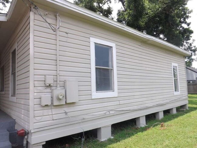Building Photo - 7201 Avenue I