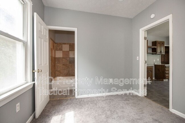 Building Photo - 3651 E 55th St