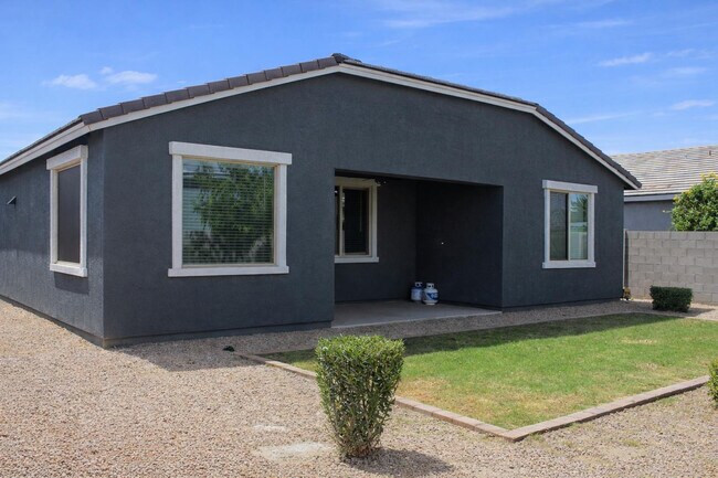 Building Photo - 35966 W Santa Monica Ave