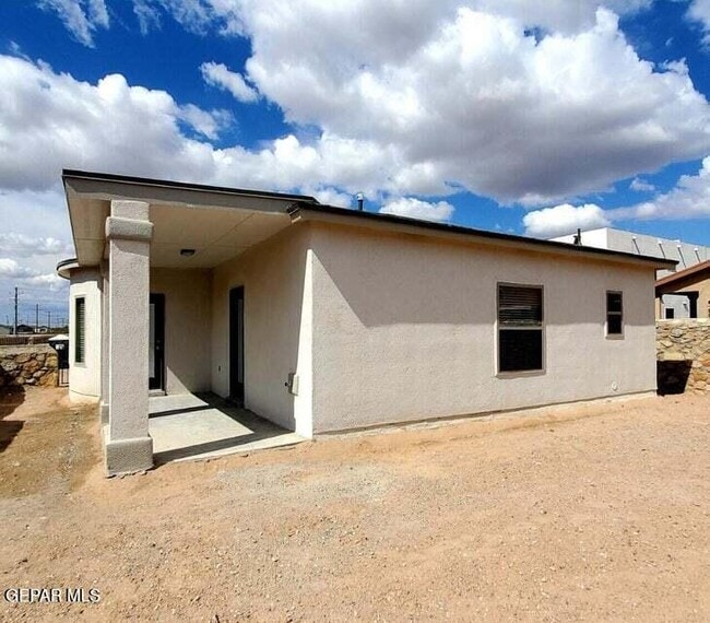 Building Photo - 332 La Puesta Dr
