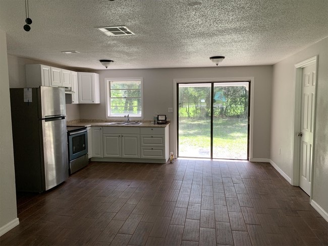 Building Photo - 709 S Adelle Ave