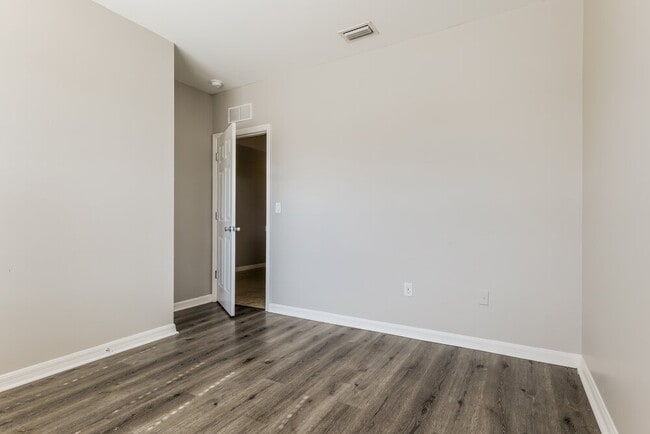 Building Photo - 25 SW 19th Terrace