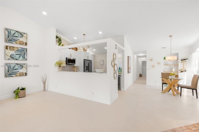 Building Photo - 15465 Lake Magnolia Pl