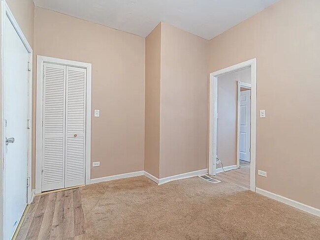 Building Photo - 1144 W 68th St