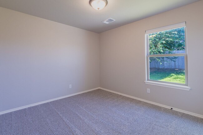 Building Photo - New Home in Moore For Rent