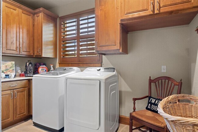 Building Photo - 203 Pristine Dr