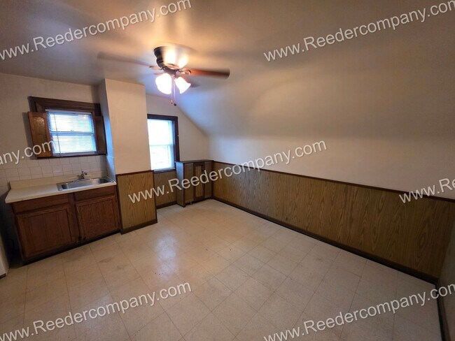Building Photo - 625 Roosevelt Dr
