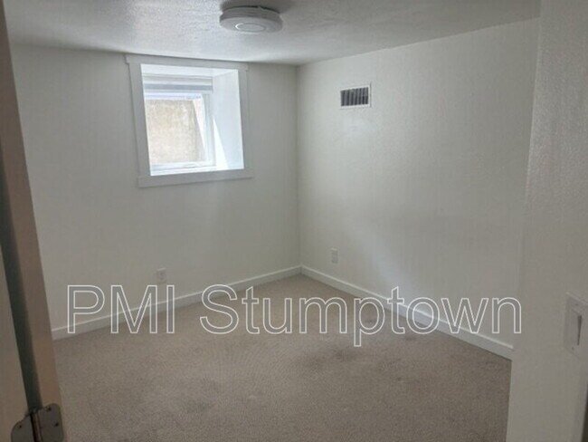Building Photo - 7407 SE 30th Ave