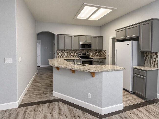 Building Photo - 6602 Escallonia Way