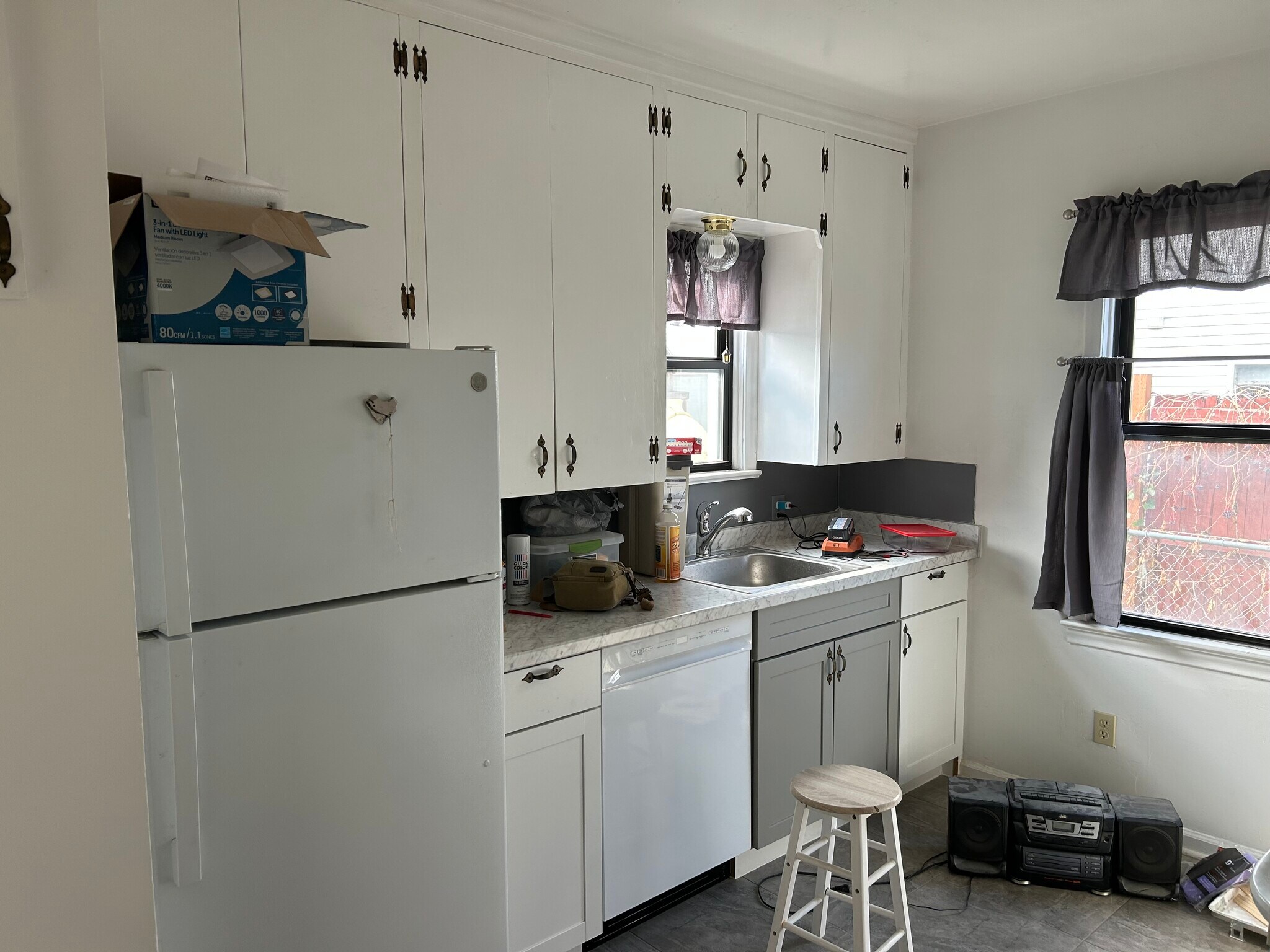 Building Photo - 355 W 200 N