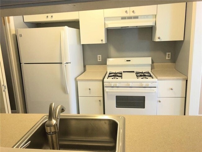 Building Photo - 898 Pastel Dr SW