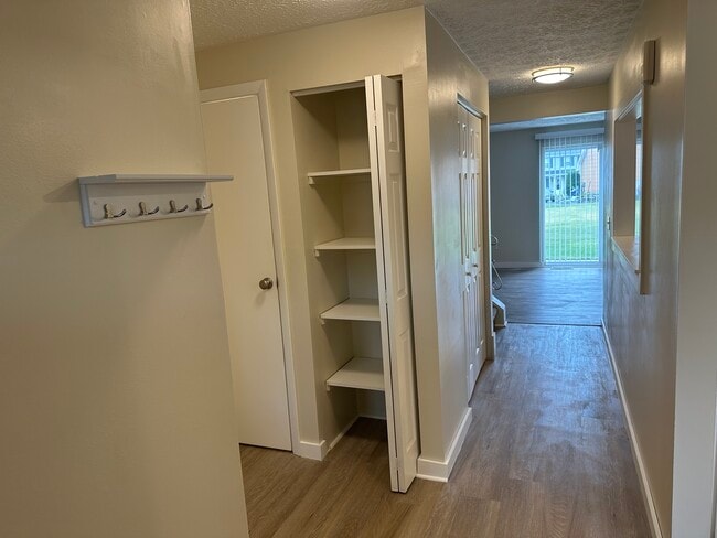 Building Photo - 72 Willowick Dr