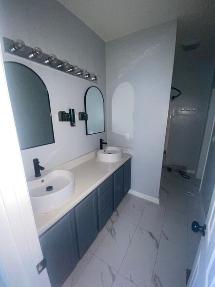 Building Photo - Room in House on Integrity Oaks Dr