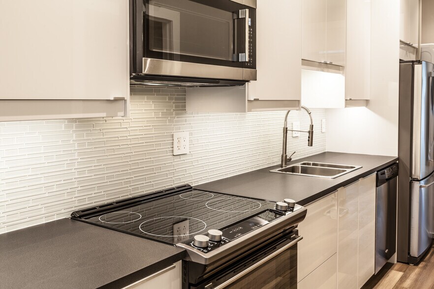 Kitchen - 1908 Constitution Ave NE