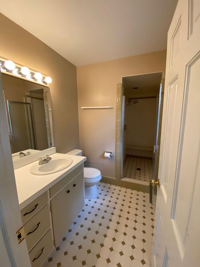 Building Photo - 4BR brick home with rocking chair porch, f...