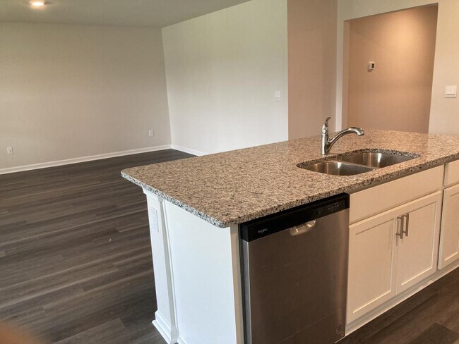 Building Photo - 129 Kings Acre Ct