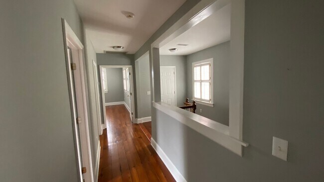 Building Photo - 3 Bedroom 2.5 Bath House in Radcliffeborough - Downtown Charleston