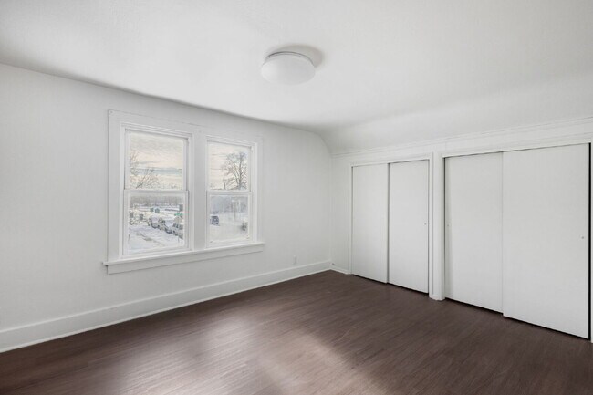 Building Photo - NOW AVAILABLE.  Fully remodeled...