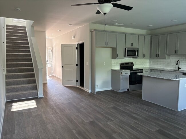 Building Photo - 130 Lauren St