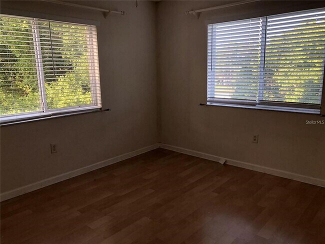 Building Photo - 1150 Carmel Cir