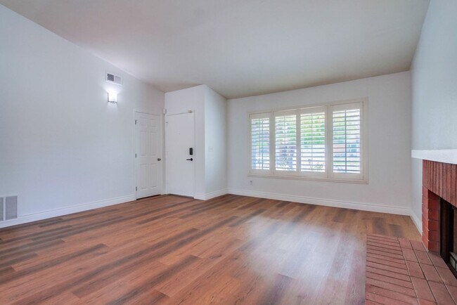 Building Photo - Single Story Oceanside Home Available July...